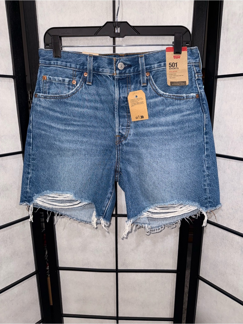 Levi’s 501 Blue High Rise Distressed Frayed Denim Shorts Women’s 28 NWT - Picture 4 of 5
